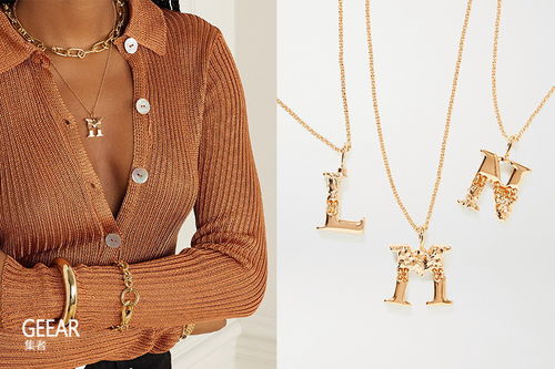 典雅的字母項(xiàng)鏈 首飾,為造型帶來(lái)低調(diào)質(zhì)感美