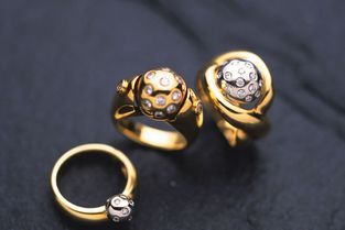 黃金首飾戴久變暗怎么辦