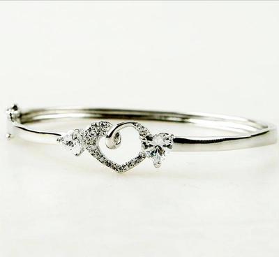 佑富珠寶 純銀心型鑲水晶手鐲——唯美纖細(xì)的典雅之選