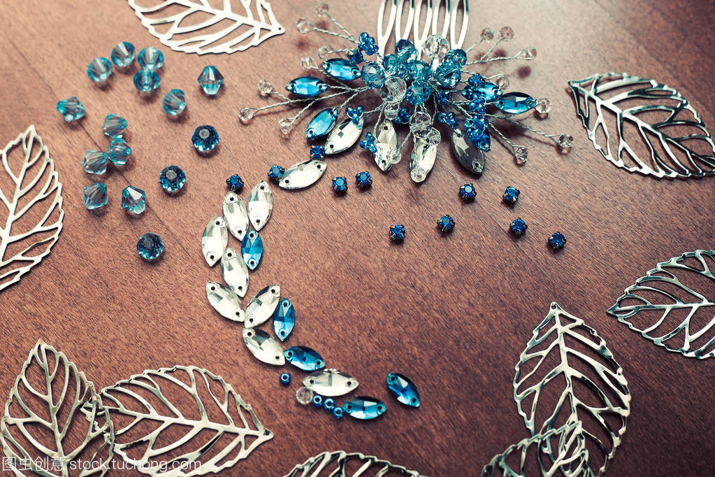 手工制作國產(chǎn)珠寶帶線與新娘智能發(fā)梳的匠心工藝